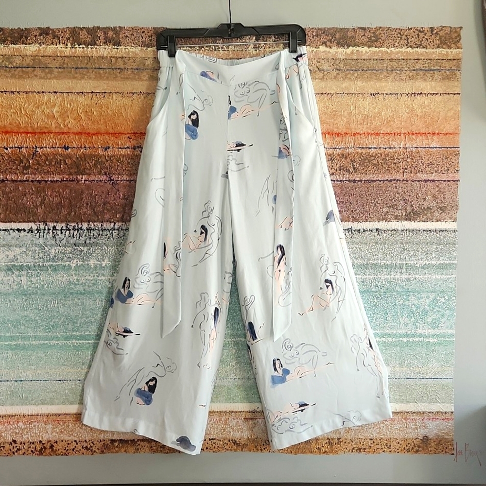 Aritzia's Wilfred whimsical, cropped Wide-Legged Crop Pant sz m French inspired. - Picture 3 of 9